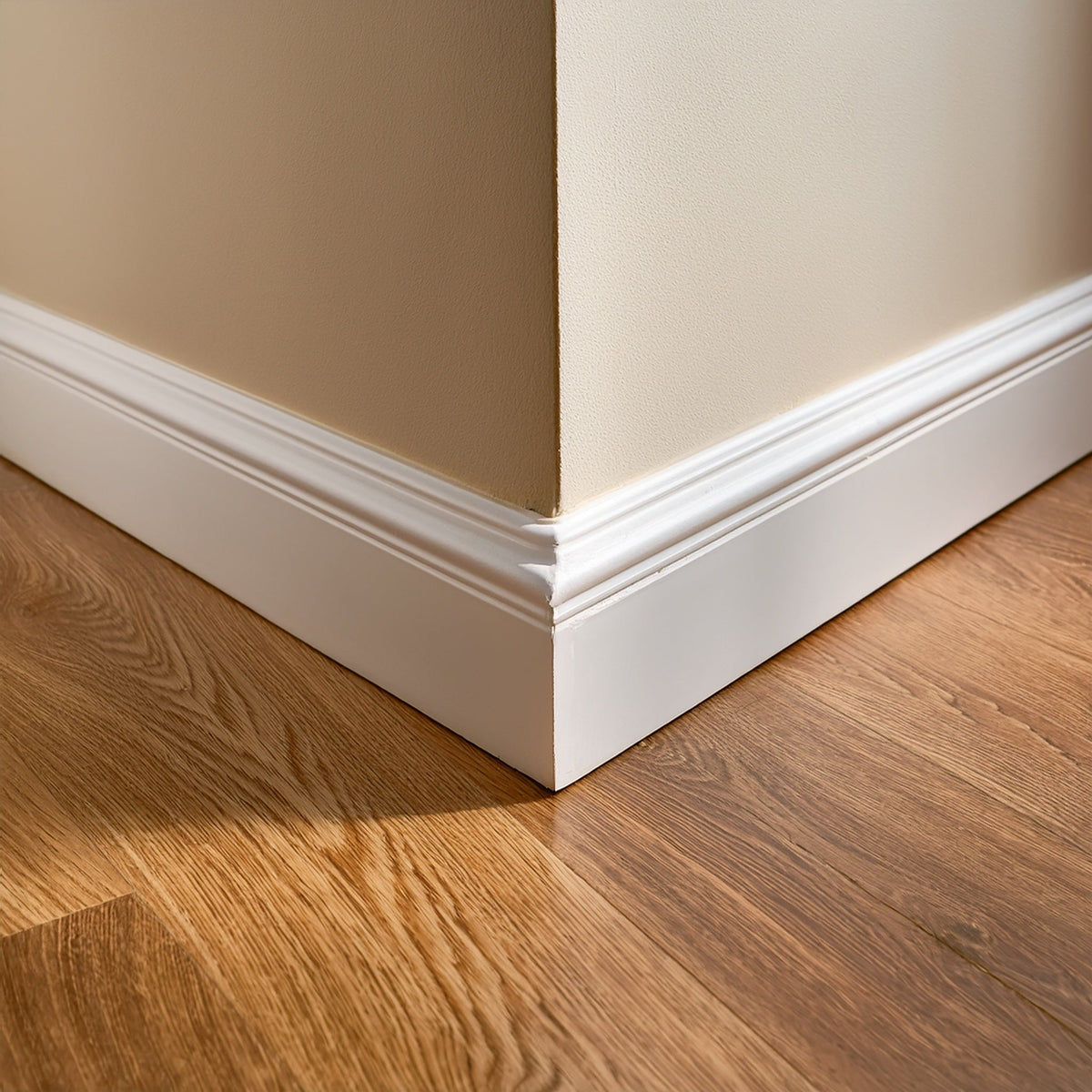 Plinthe décorative en polyuréthane — hauteur 110 mm – exemple de rendu en intérieur
