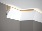 Corniche d'éclairage indirect LED en polyuréthane — 200 × 42 × 120 mm (réf. ARK-COR011)
