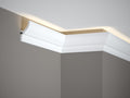 Corniche d'éclairage indirect LED en polyuréthane — 200 × 40 × 72 mm (réf. ARK-COR009)